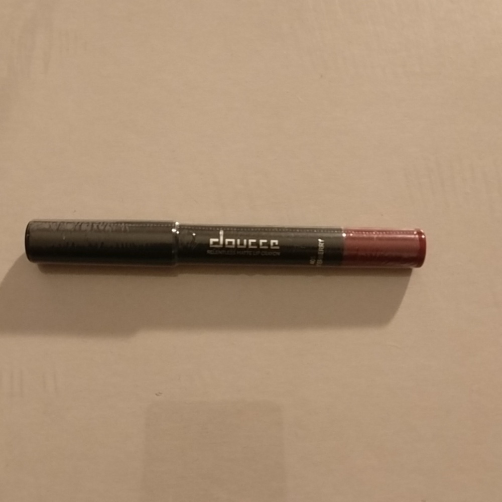 Doucce Rentless matte lip crayon New winterberry